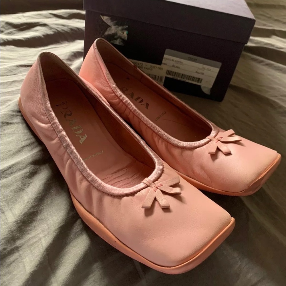 Prada flats size 37.5 100% authentic comes w/ box